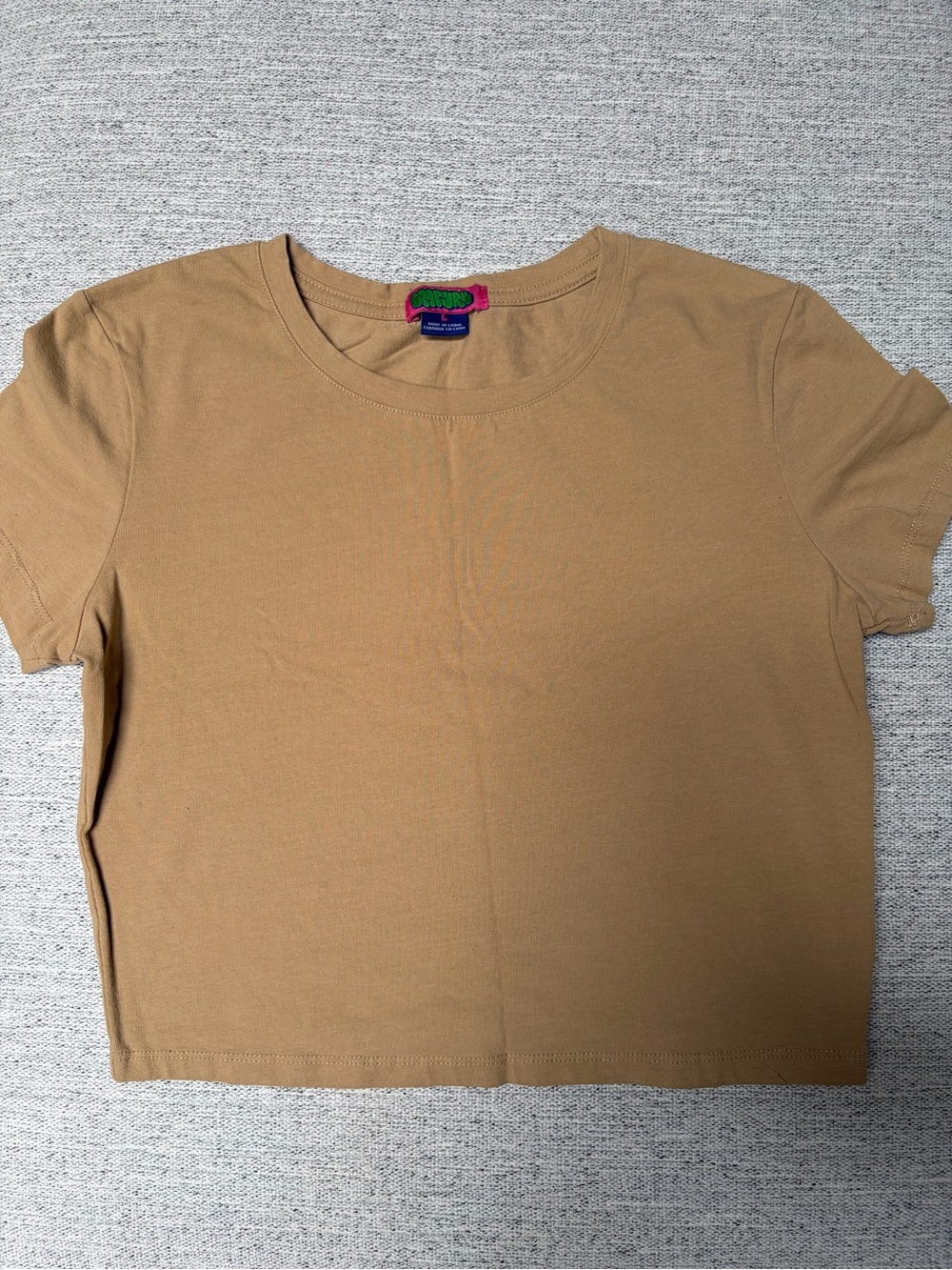 Women’s Juniors Short Sleeve Crop Tee - Tan